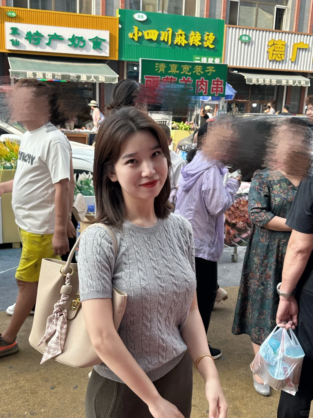 越来越喜欢简单的穿搭和规律的生活