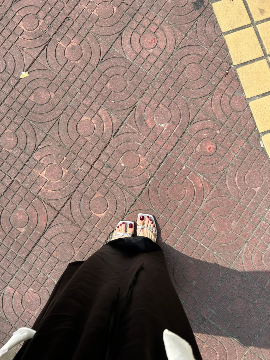 深色美甲是高级