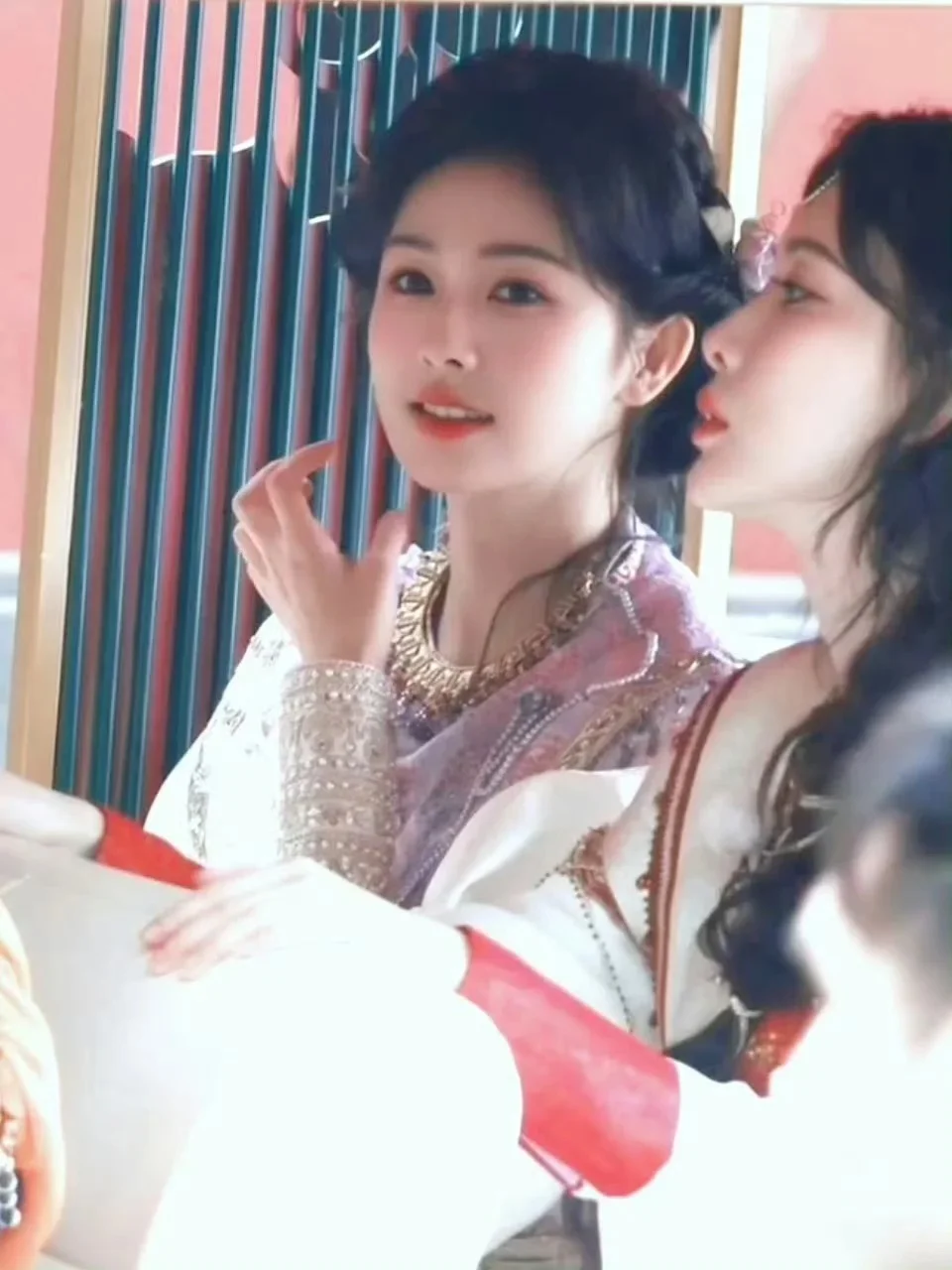 是路人需要夸一句好权威的眉眼