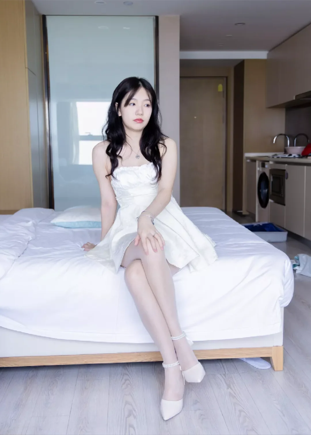 💃🏻白色连衣裙拍照姿势与穿搭秘诀