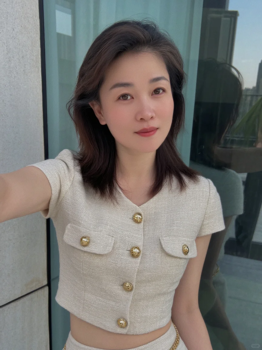 45岁老阿姨，换个穿衣风格更显年轻了！