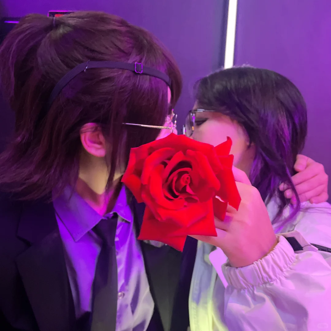在ktv点了六个女模，服务生给我上了六个韩吉
