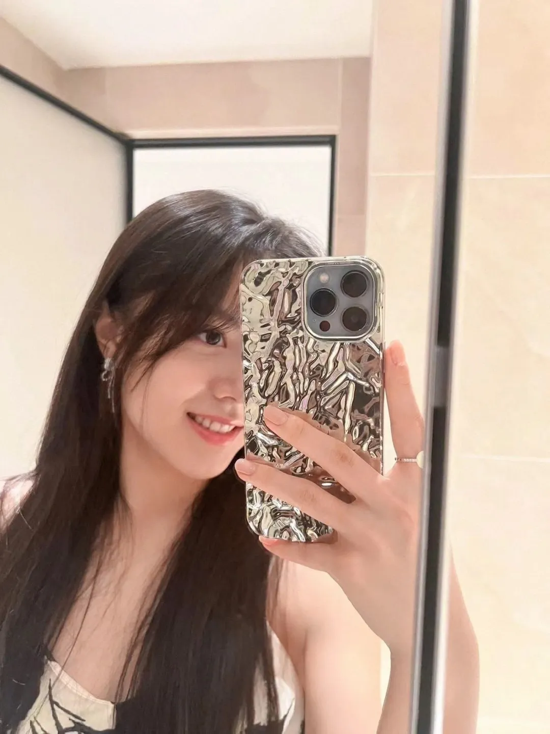 冰肌玉骨赵今麦，居家吊带长裙美照魅力无限