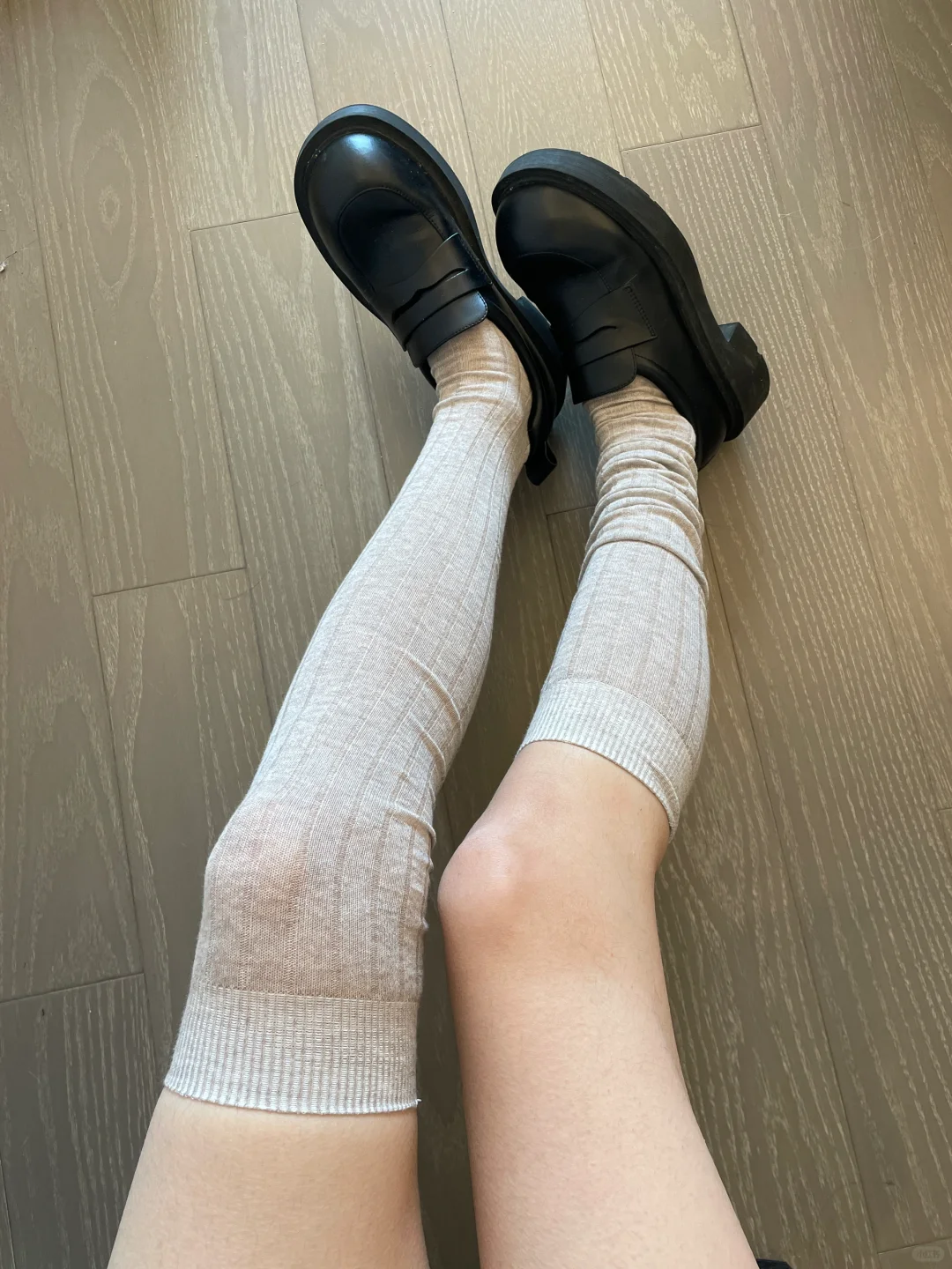 袜子的颜色我太喜欢了！就很有亚麻👒味道～
