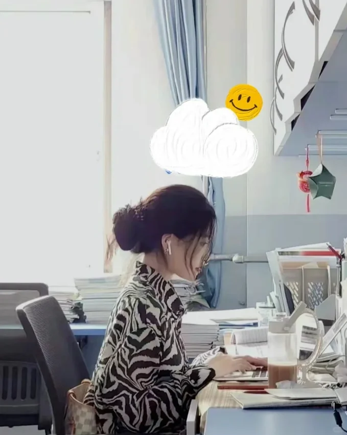 公司新来的会计女孩，她简直太太太漂亮了