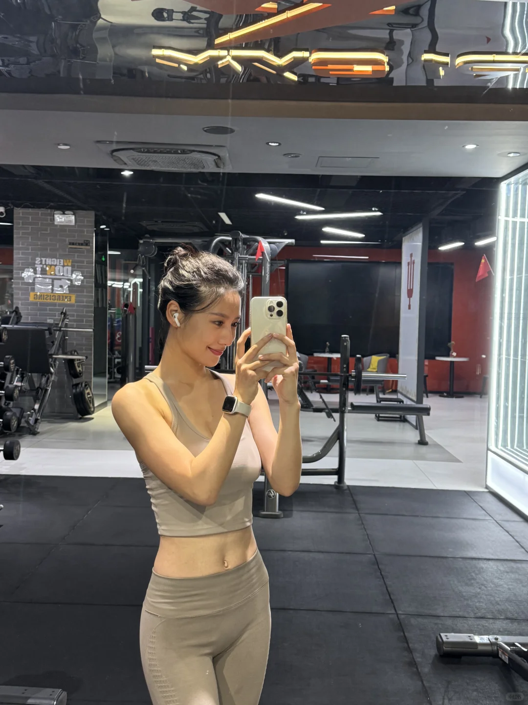 身材好 ，洗澡都是站阳台上的