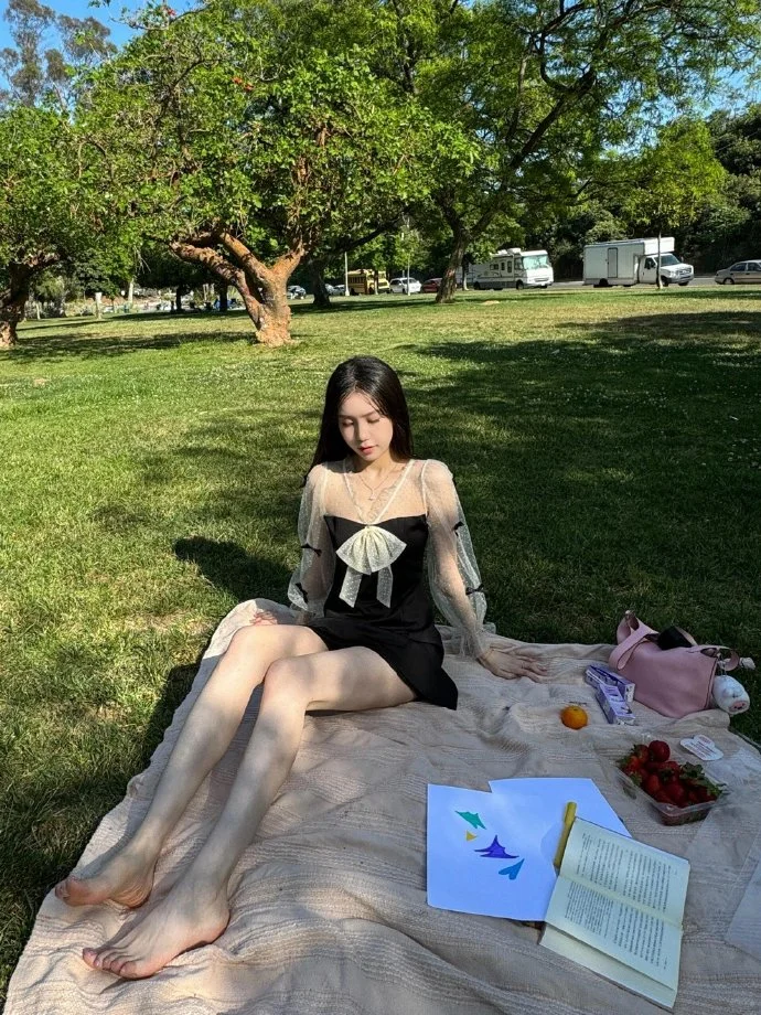 夏天又要来咯，快穿上你的辣妹性感衣服吧