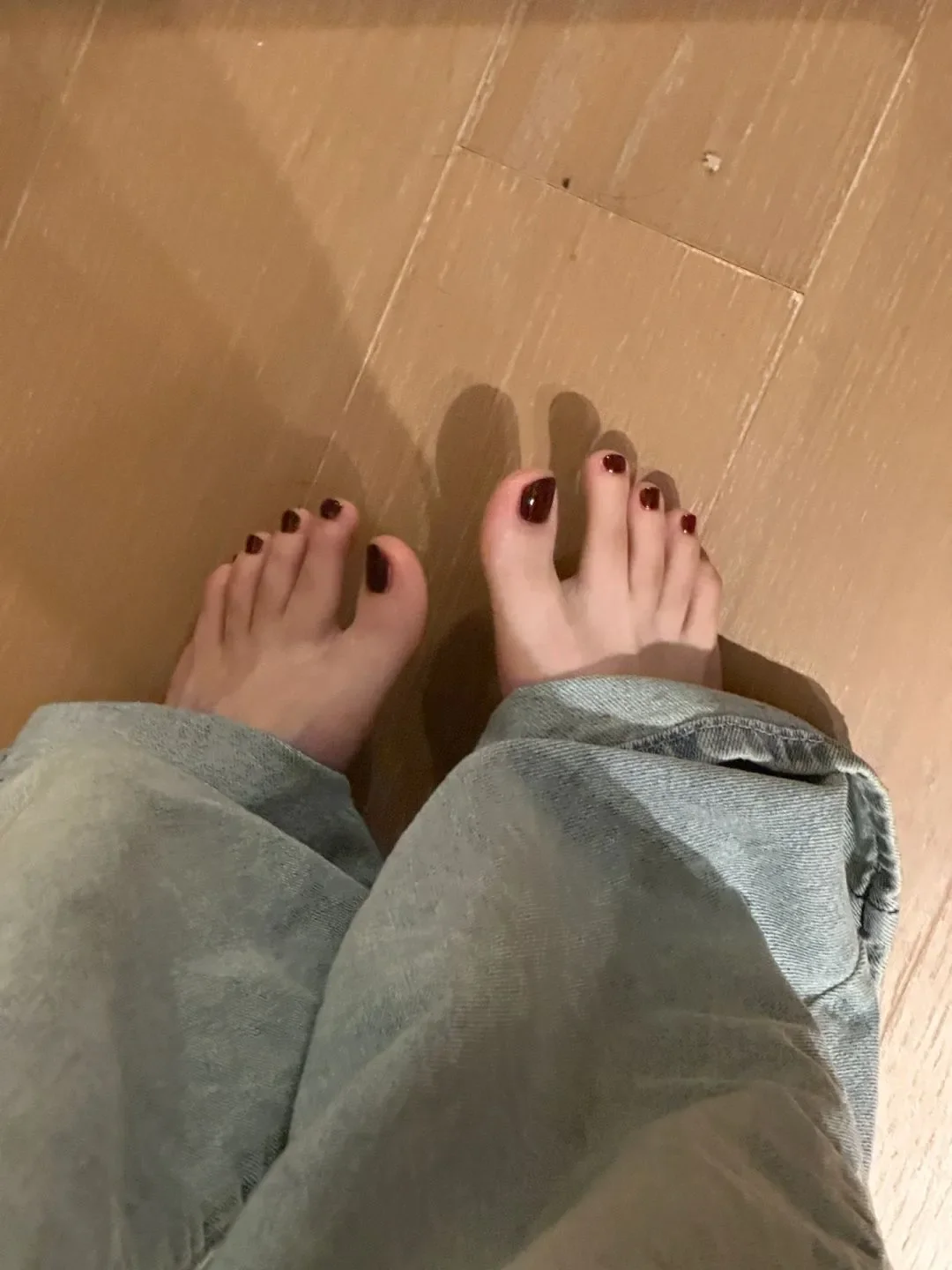 显白酒红色脚美甲✨巨显白美丽