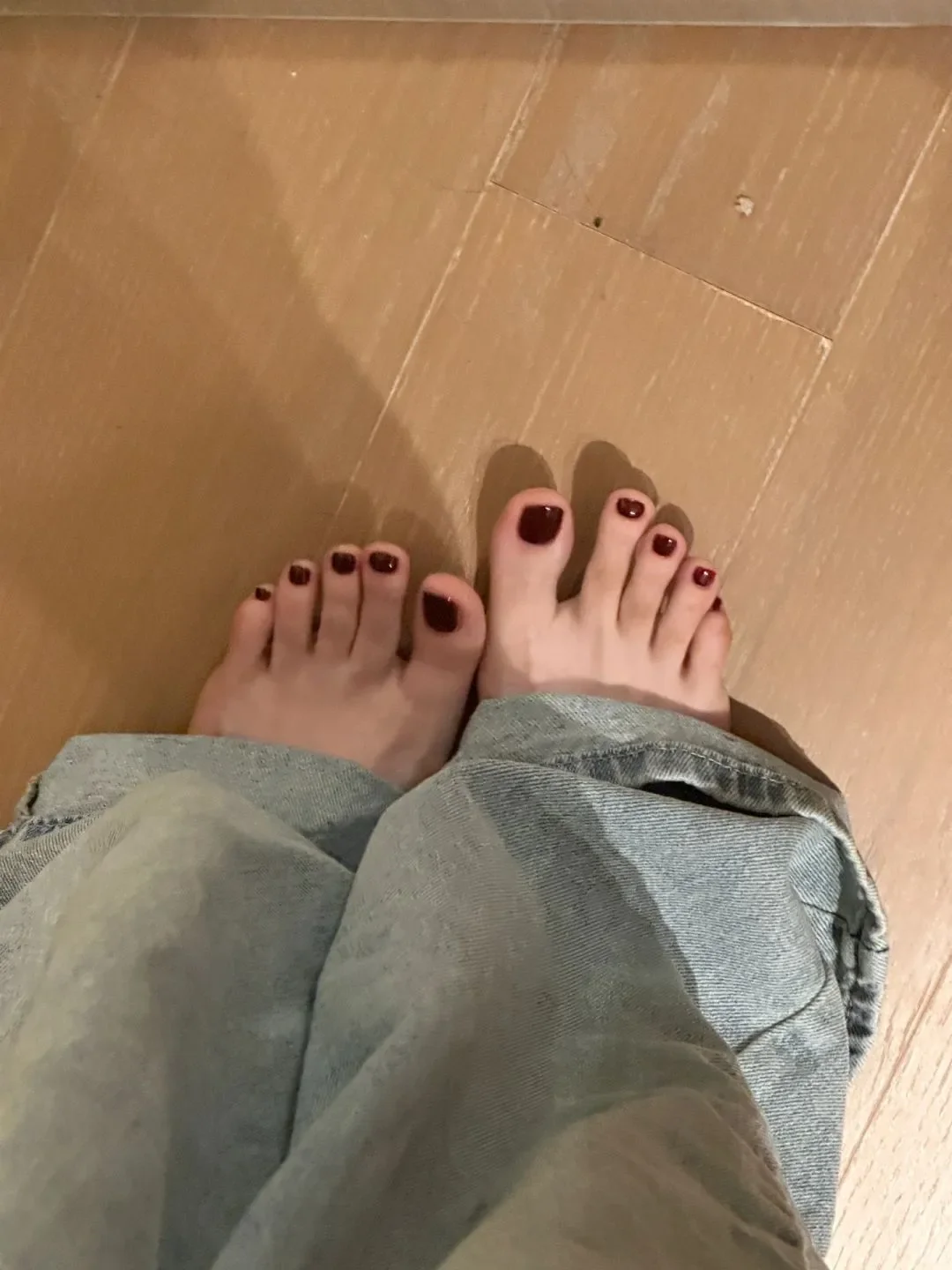 显白酒红色脚美甲✨巨显白美丽