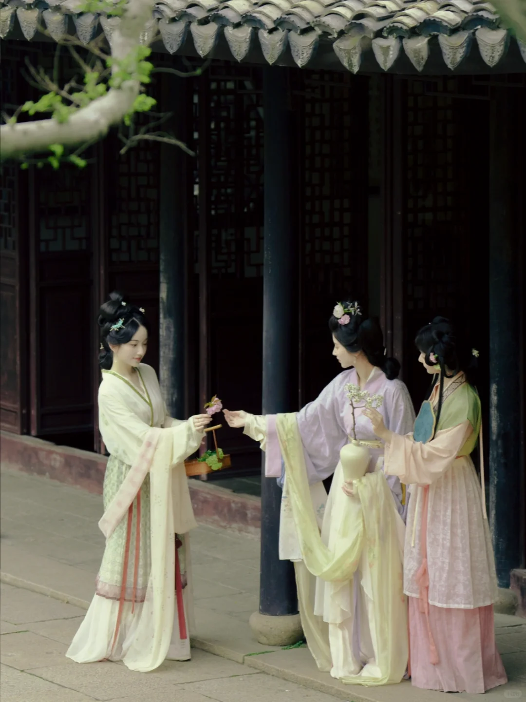 仕女图群像|卖花担上，买得一枝春欲放。
