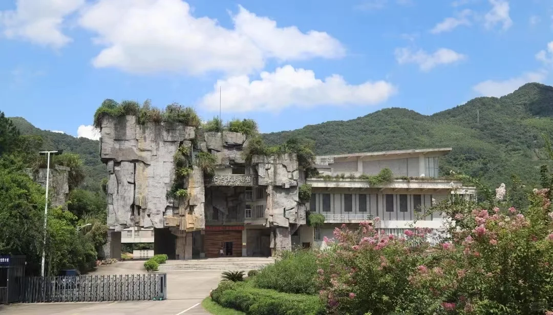 5·19中国旅游日|正确的打开方式，当然是→