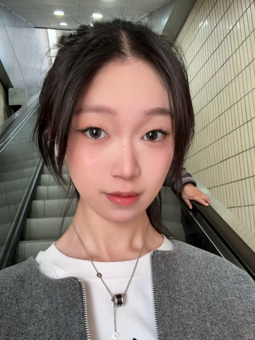07女高中生参加车展面试的一天