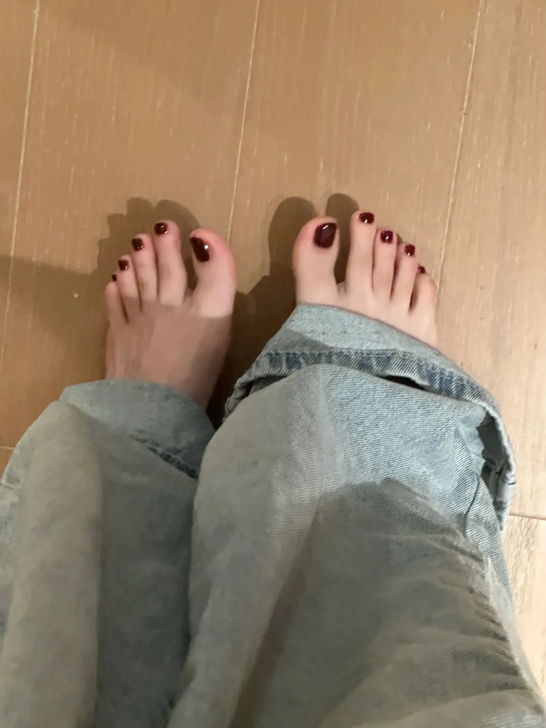 显白酒红色脚美甲✨巨显白美丽