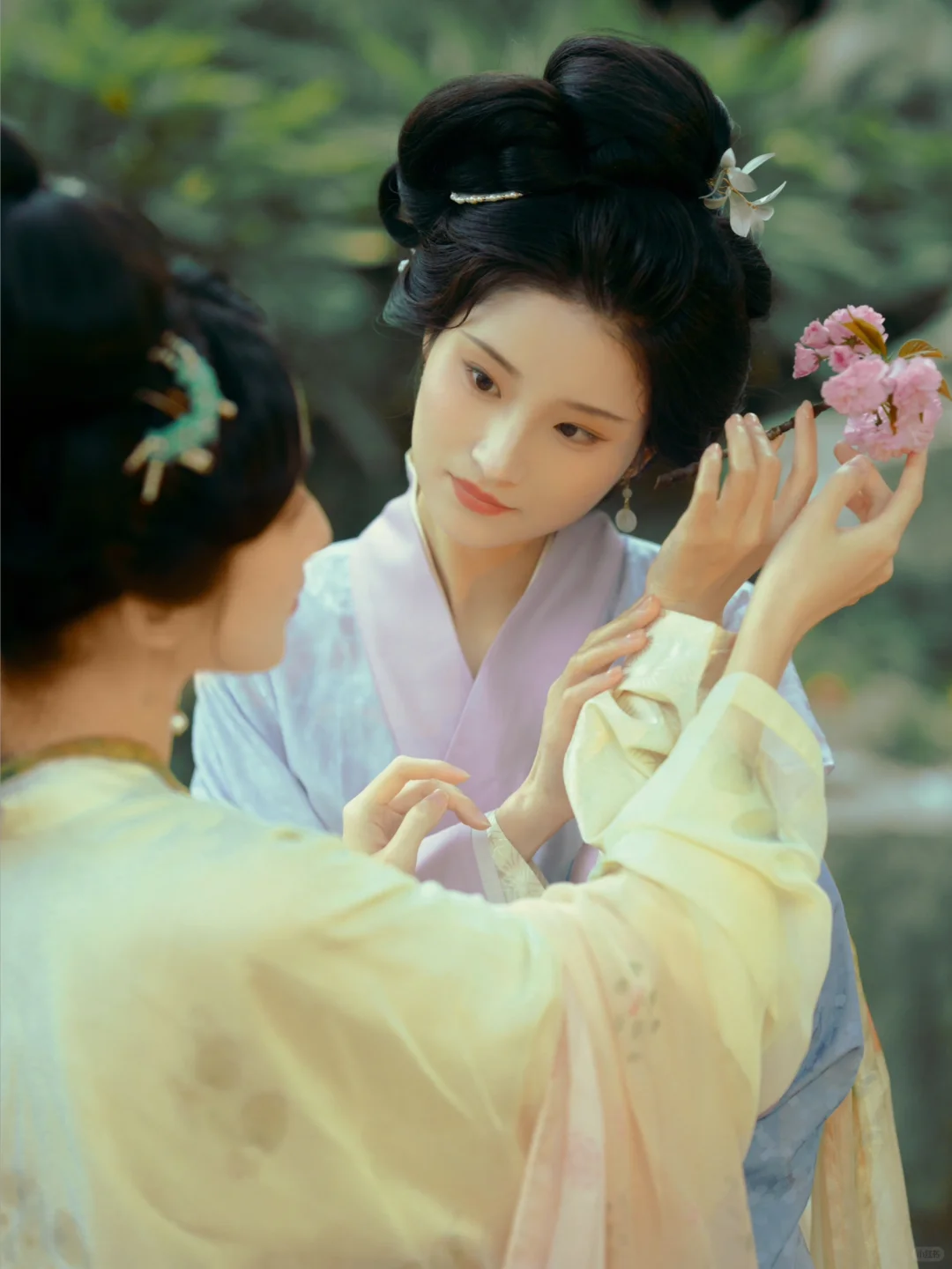 仕女图群像|卖花担上，买得一枝春欲放。