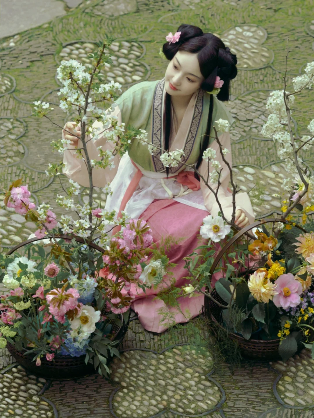 仕女图群像|卖花担上，买得一枝春欲放。