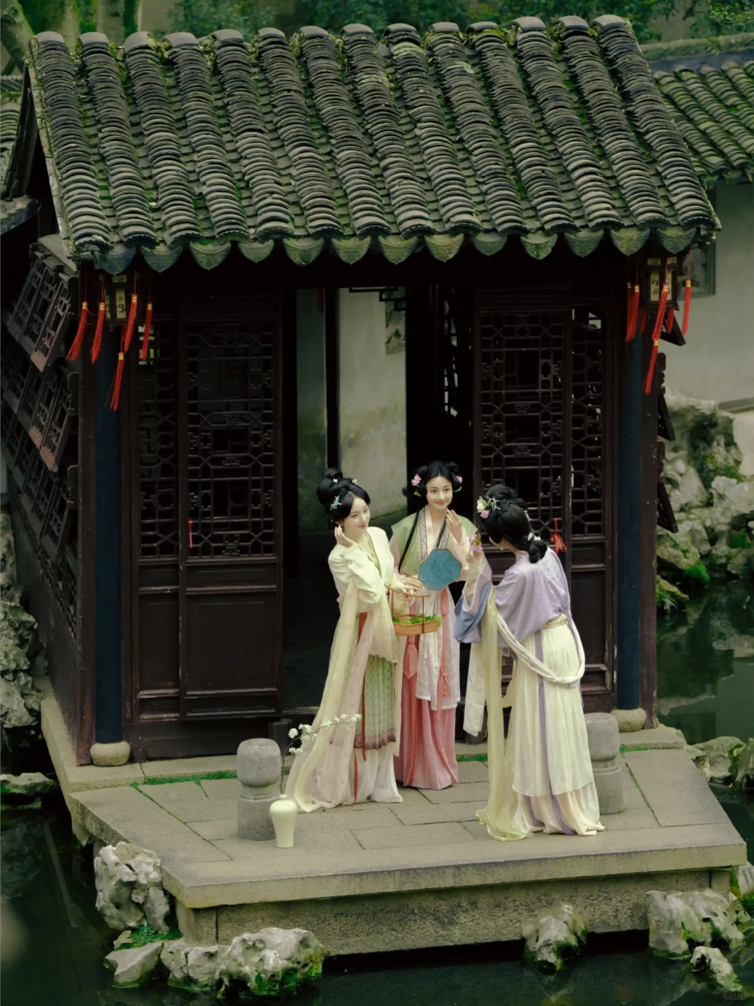 仕女图群像|卖花担上，买得一枝春欲放。