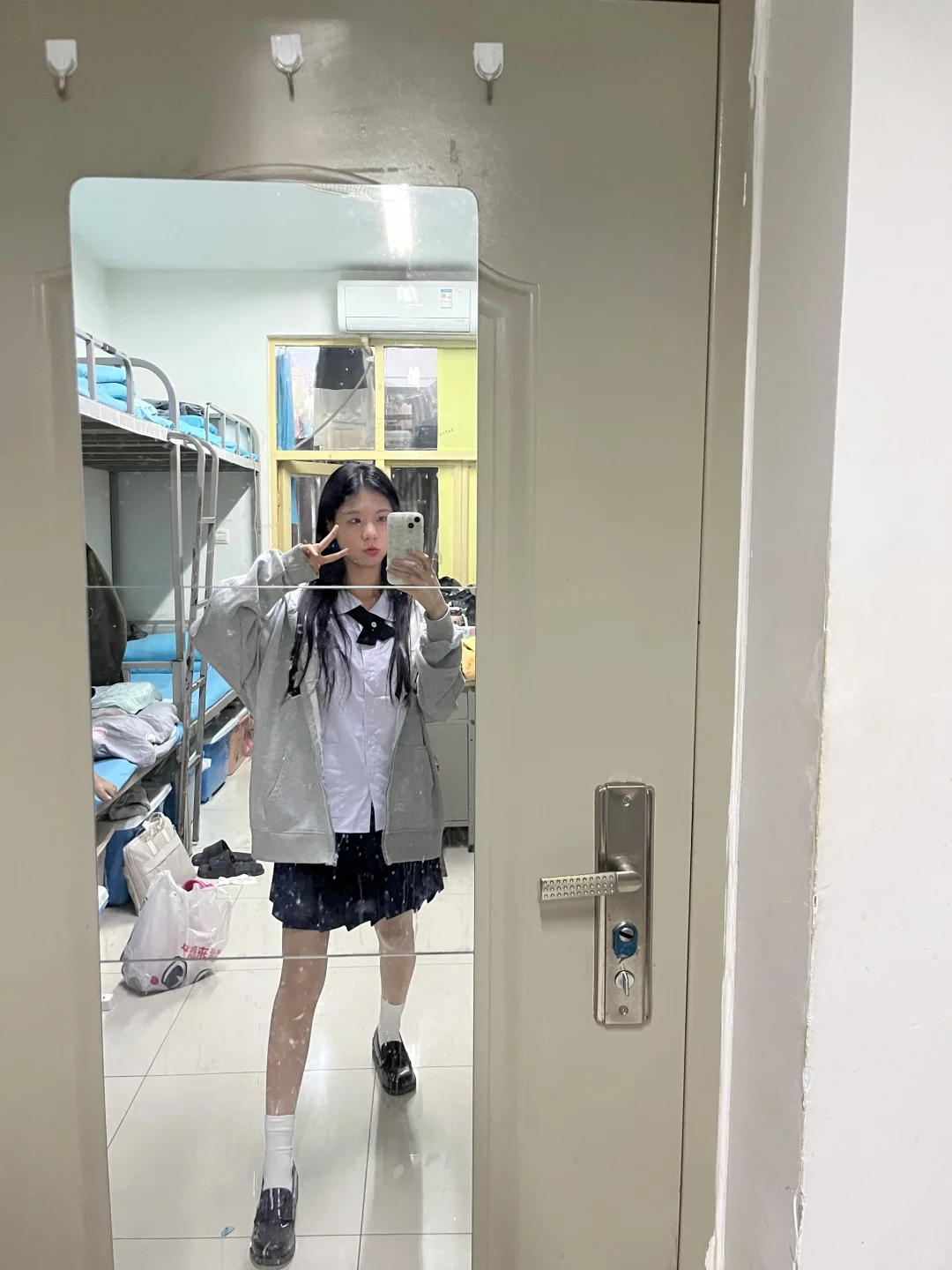 青春洋溢女大学生