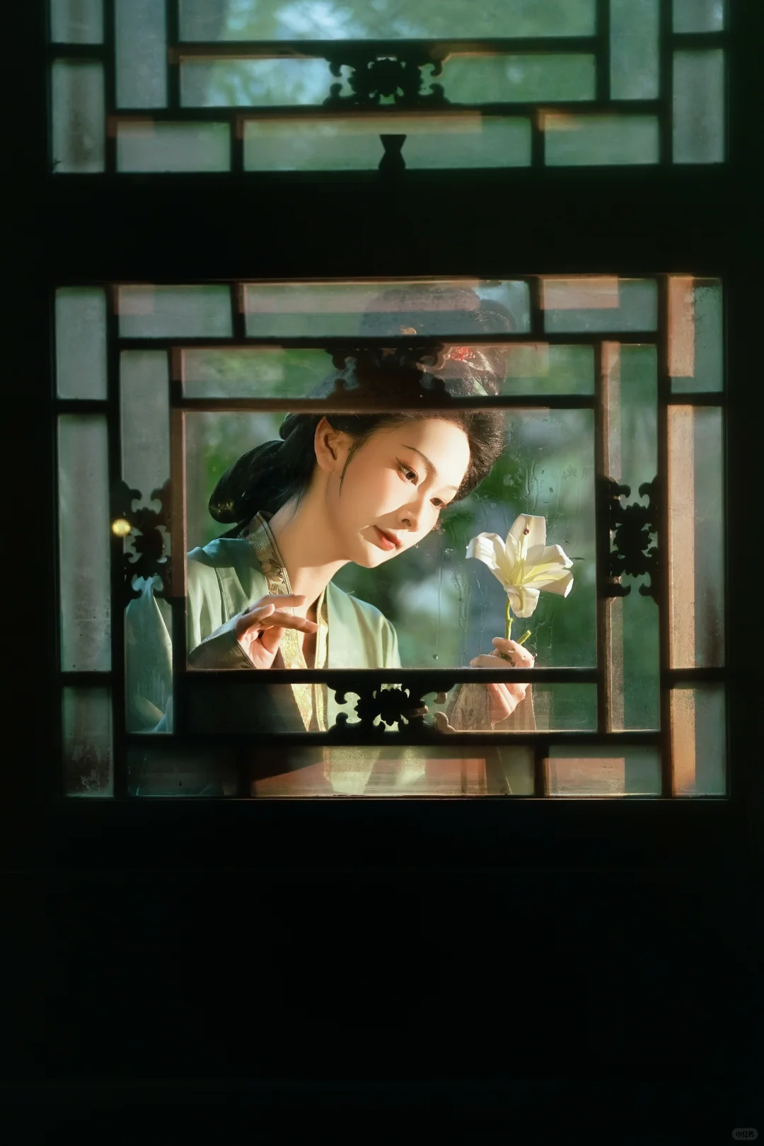 跟着国画学姿势｜醒春仕女图
