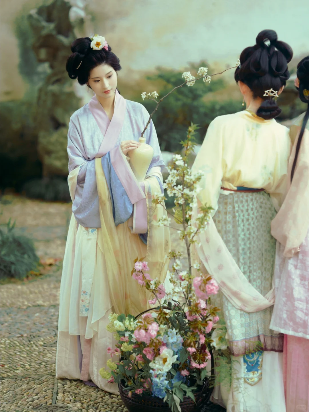 仕女图群像|卖花担上，买得一枝春欲放。
