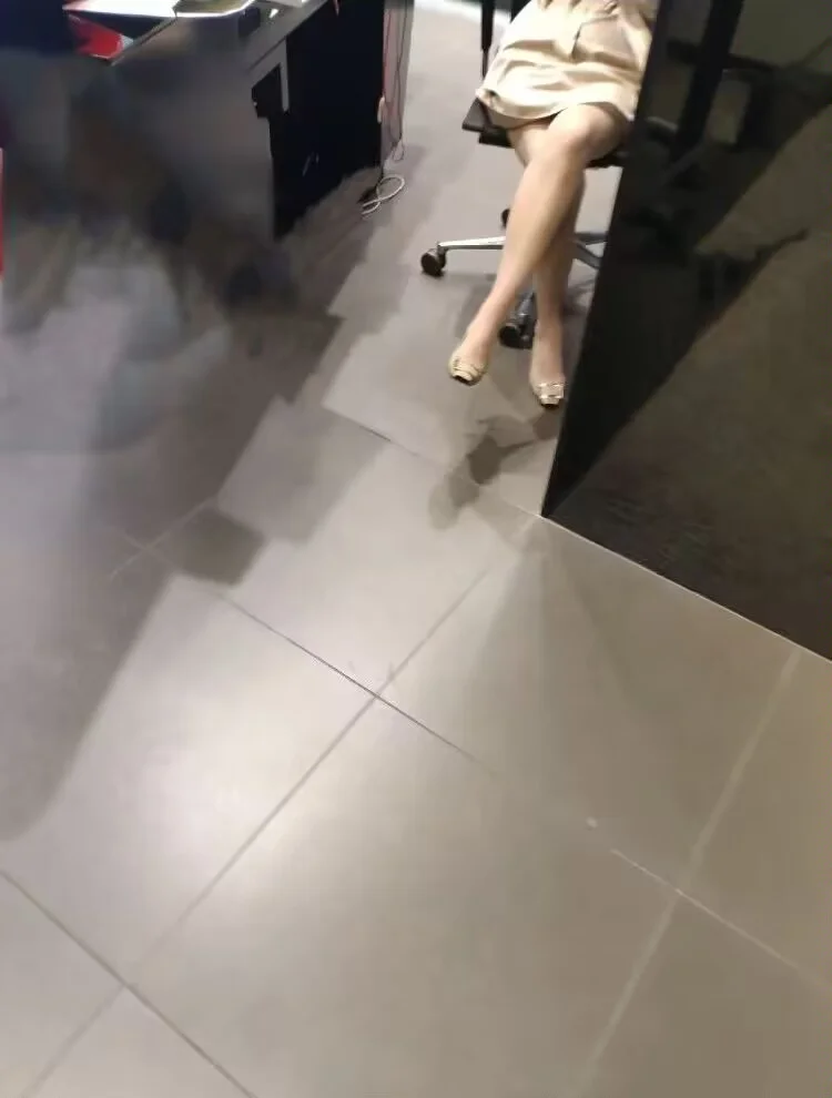 女同事的高跟鞋