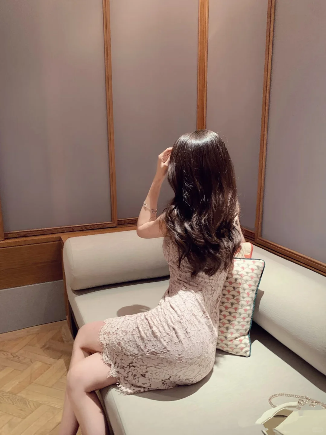人越富衣越素，蕾丝裙是成熟女人标配！！