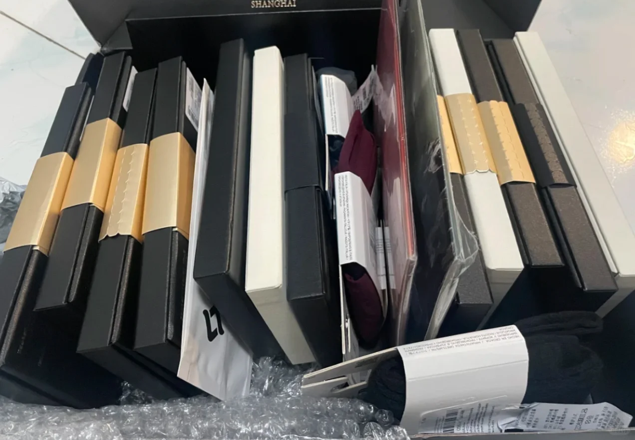 姐妹们，到底多少女性工作必须穿丝袜啊！