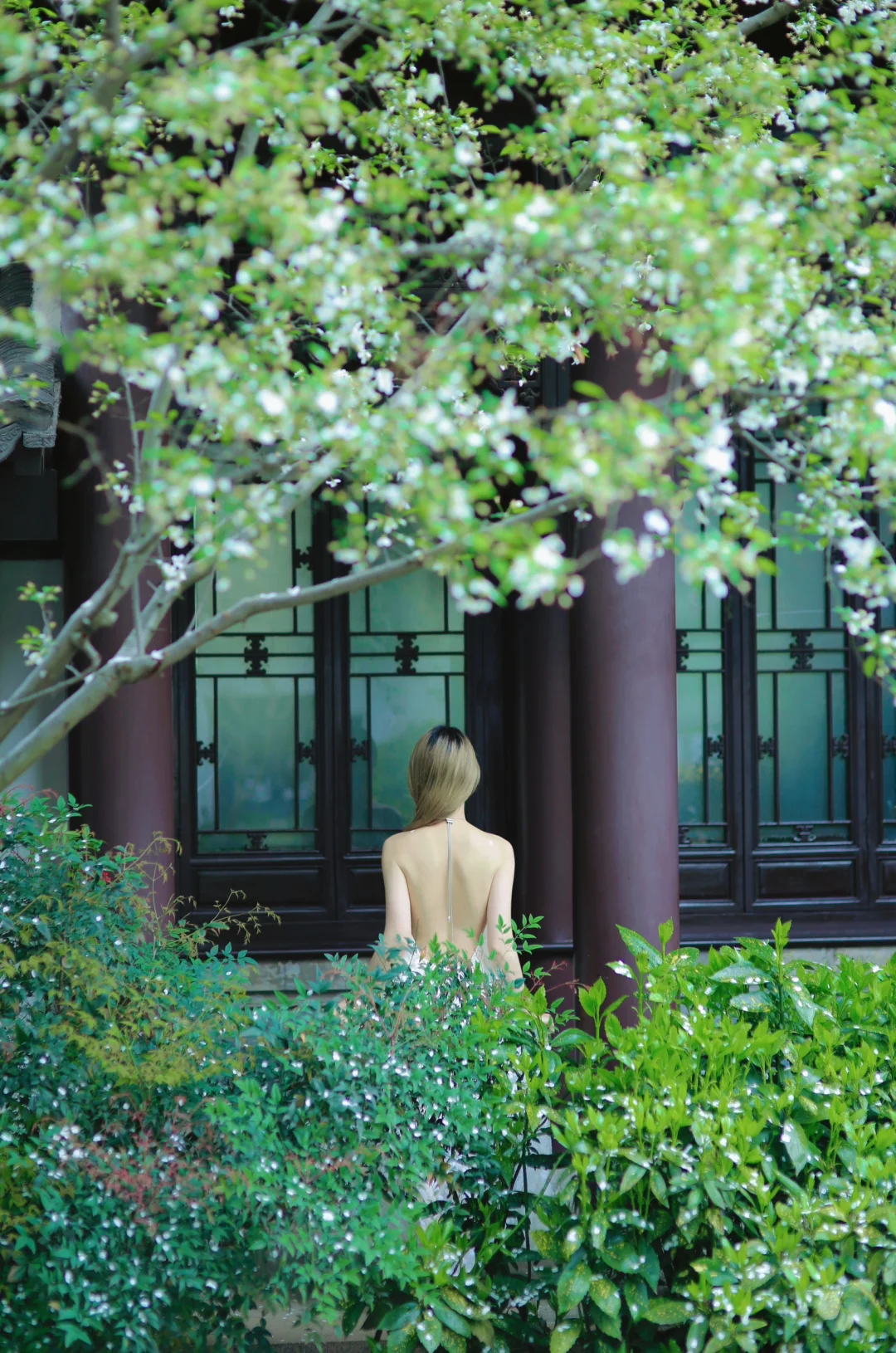 服了客人明明穿着衣服只是露背被人说拍果照