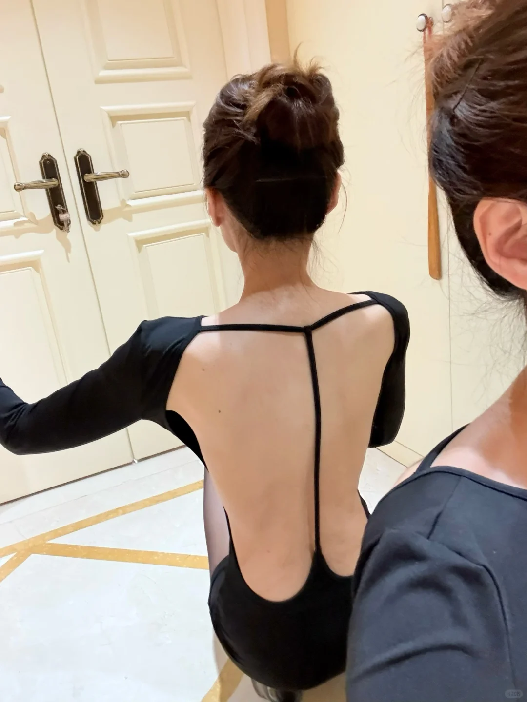 爱惨这条露背裙第一视角拍摄🖤🤳🦋♥️🎬