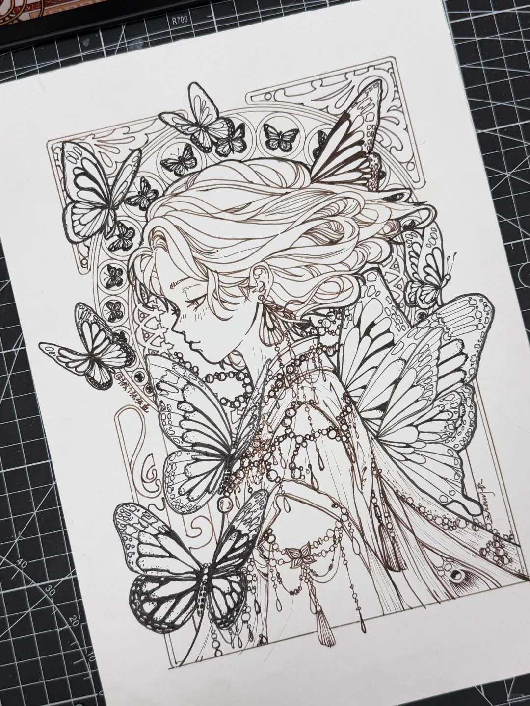 视传考研手绘｜穆夏风⚜️虎斑蝶女线稿