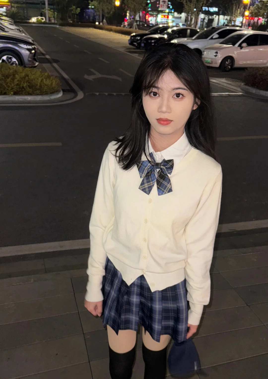 00年女生 164 圈子干净 性格有点腼腆