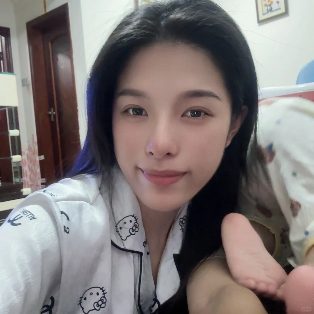 大美女和她的小帅