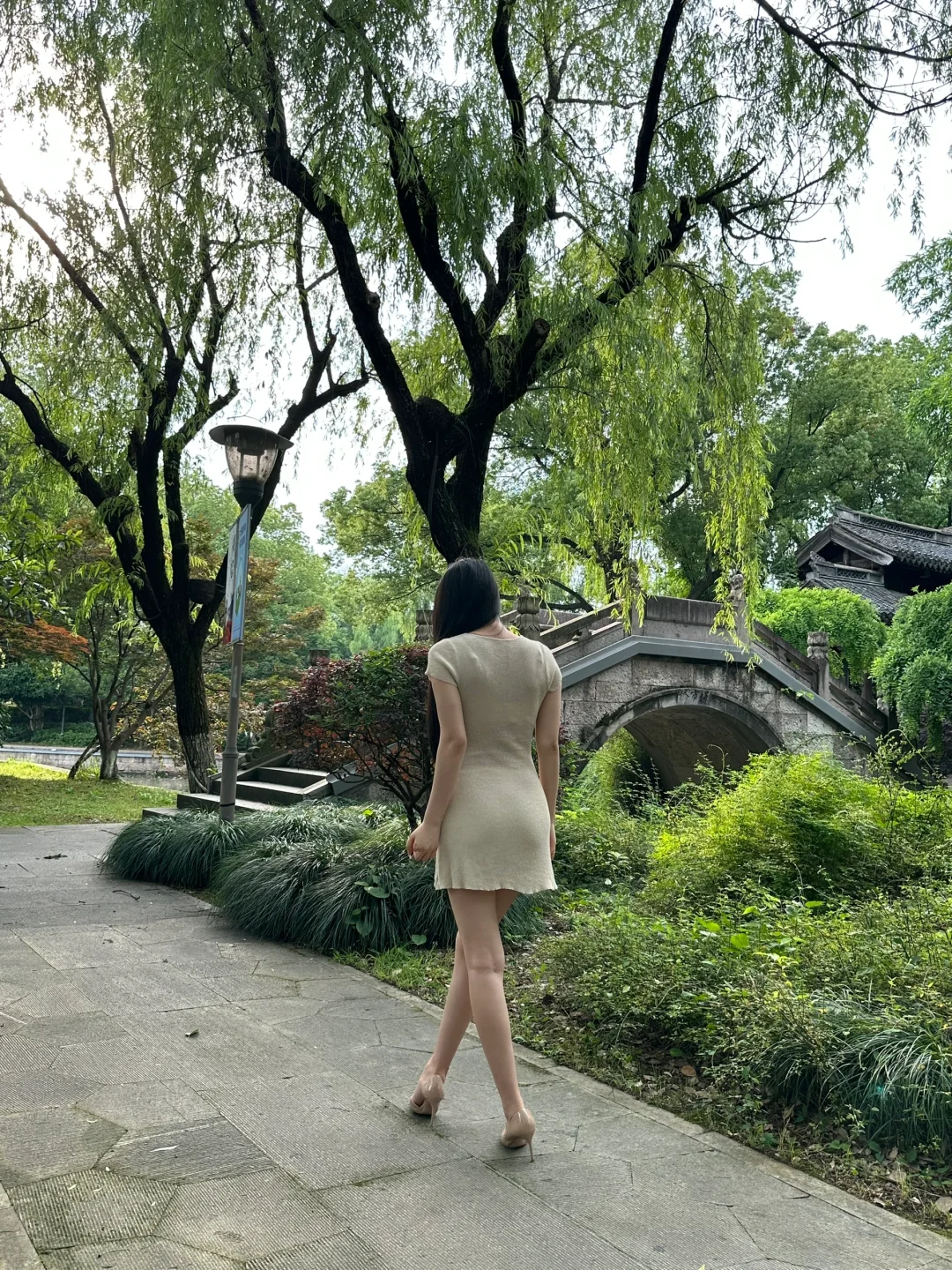 高跟鞋逛公园真的很累
