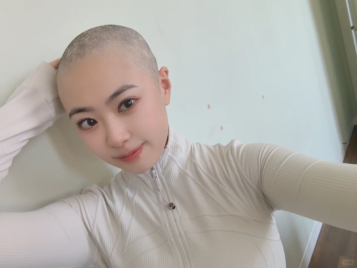 秃头也可爱😎