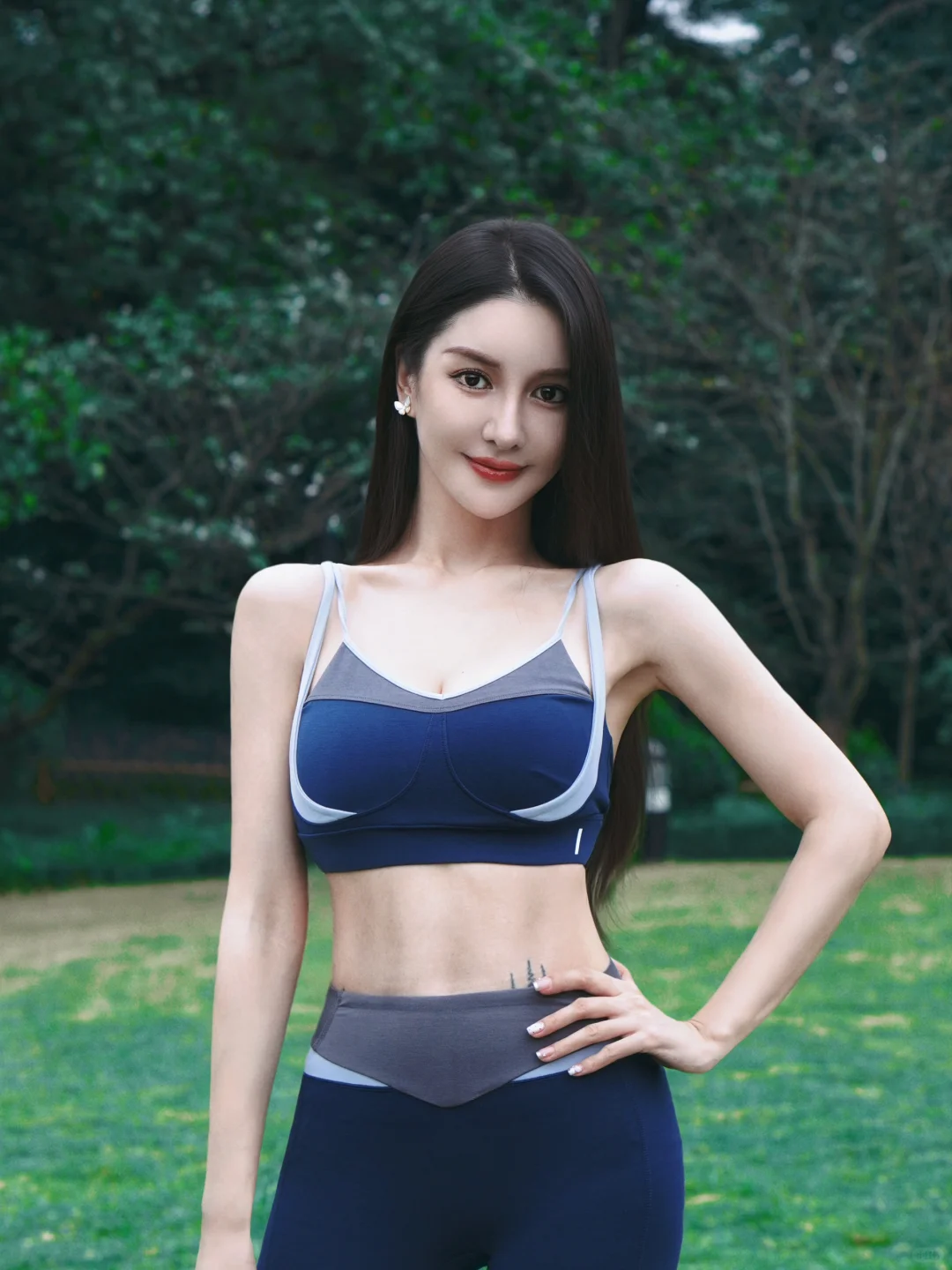 35岁？瑜伽服下的自信辣妈