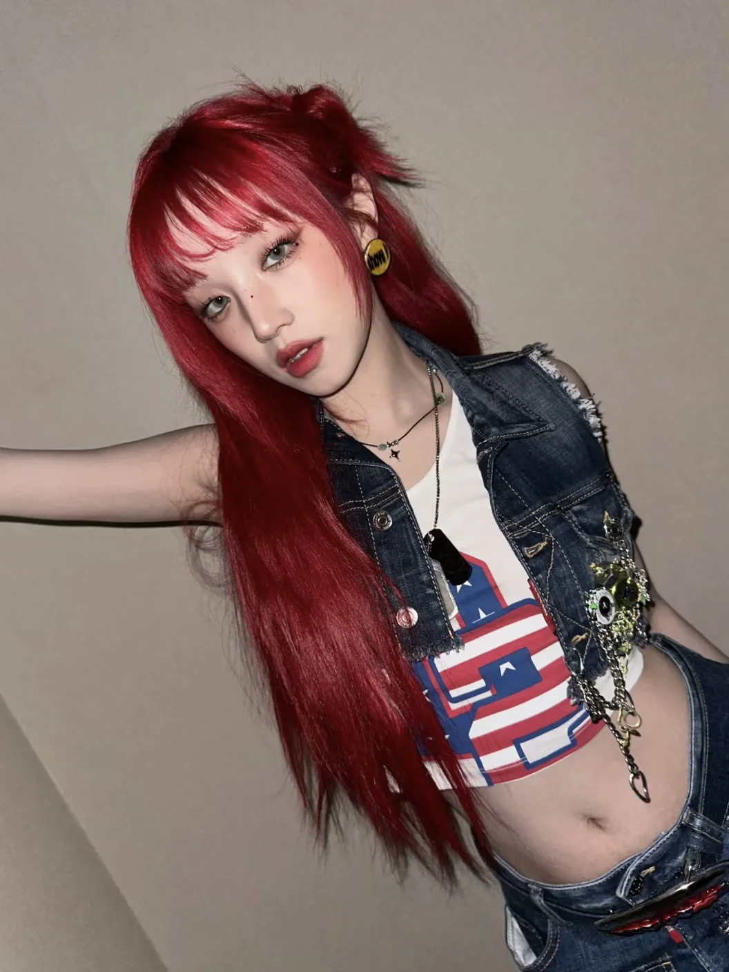 染了红头发戴什么耳环呢？