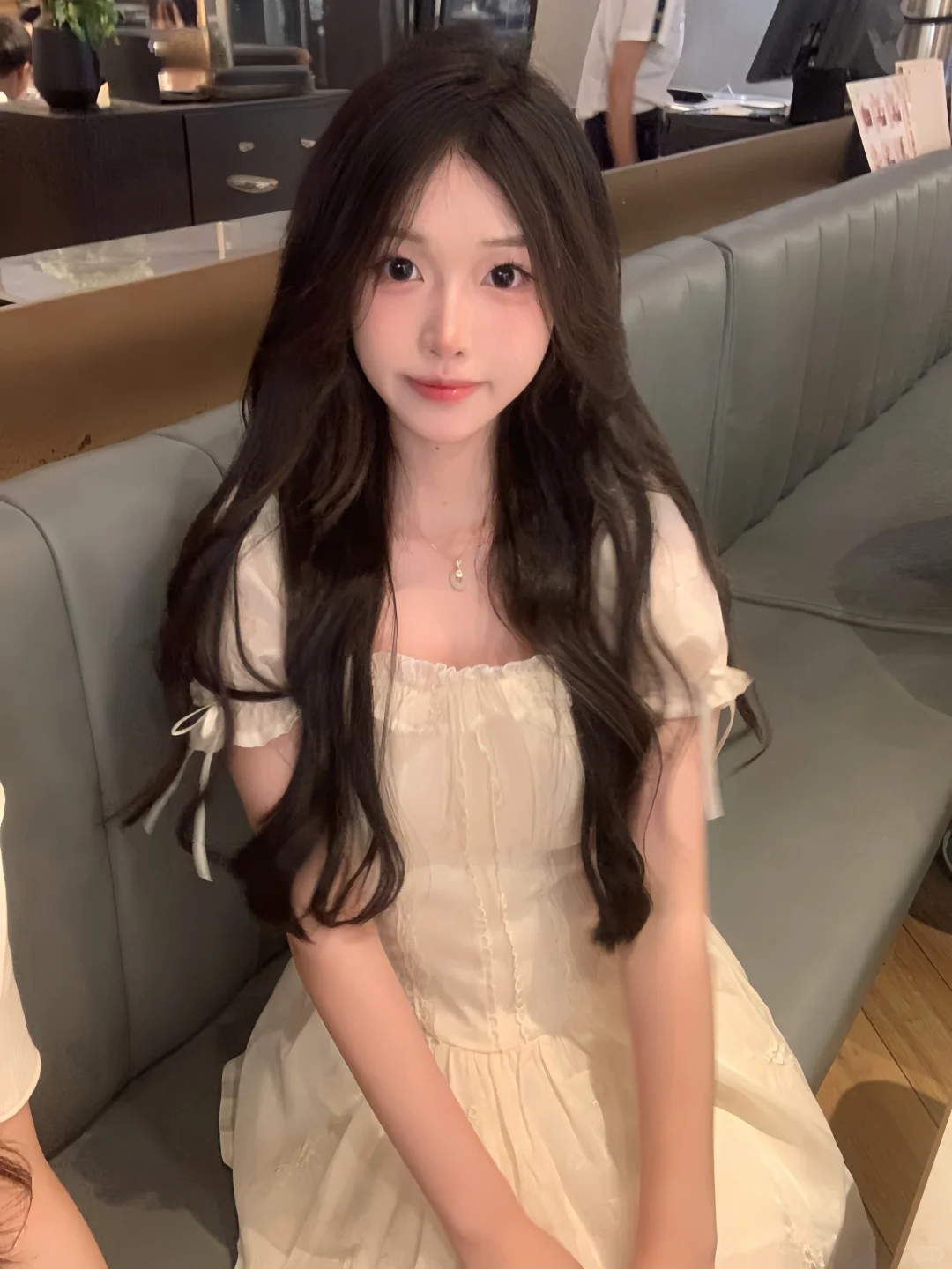 👸