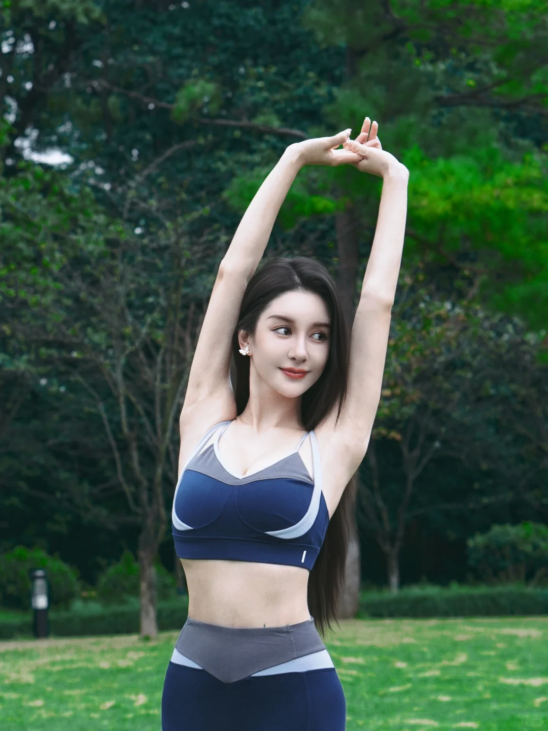 35岁？瑜伽服下的自信辣妈