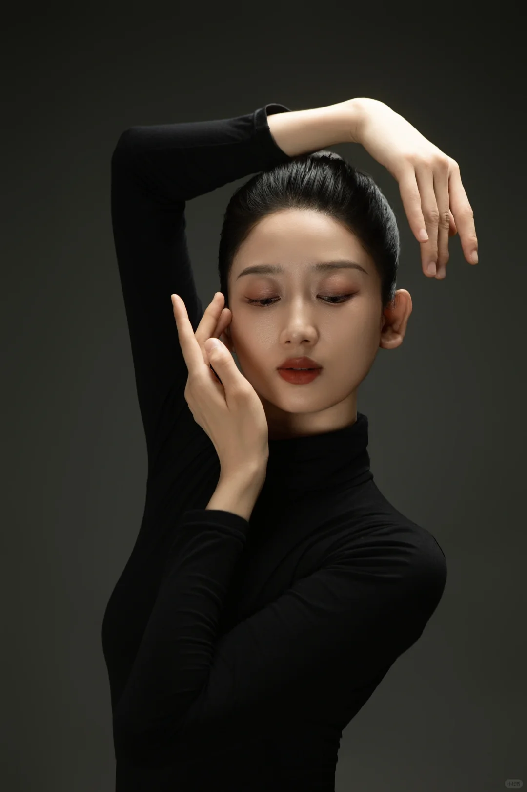 女孩子要送给自己一组舞蹈写真。