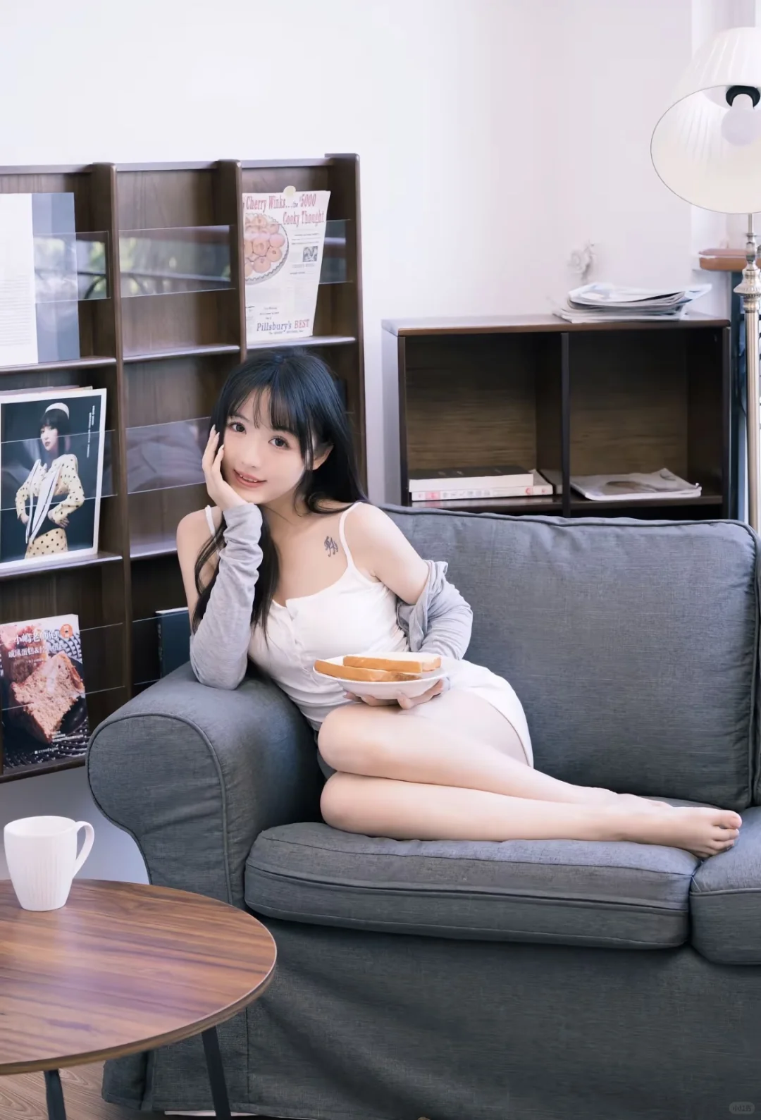 居家甜妹沙发拍照教科书来啦！