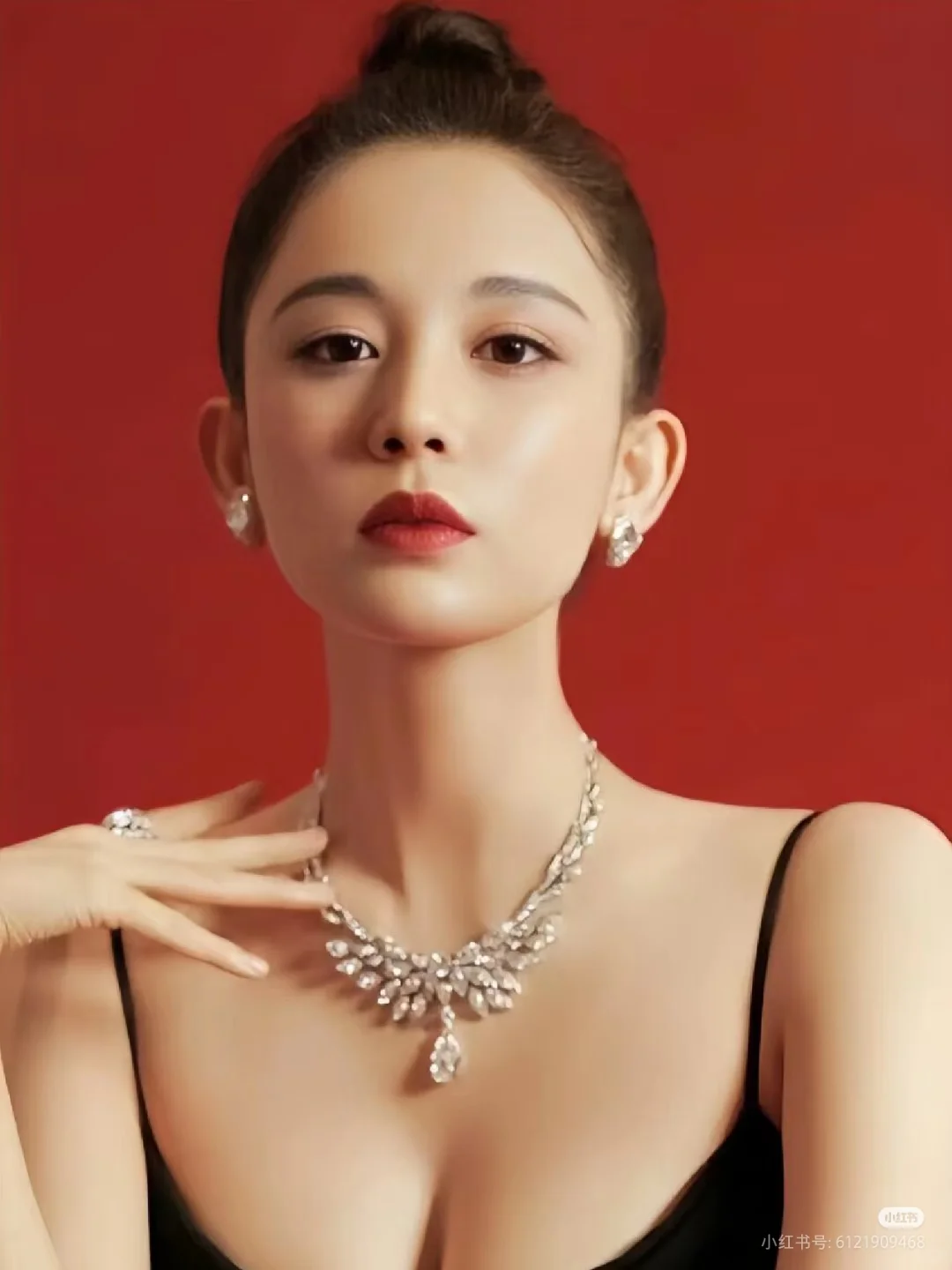 娜扎早期白色抹胸裙妆造绝了，美得让人心动
