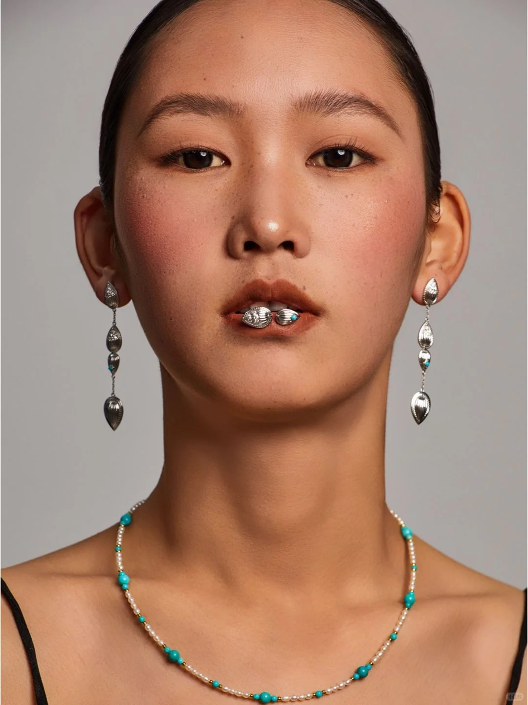 藏族女性的三重编码：自然-神性-人性