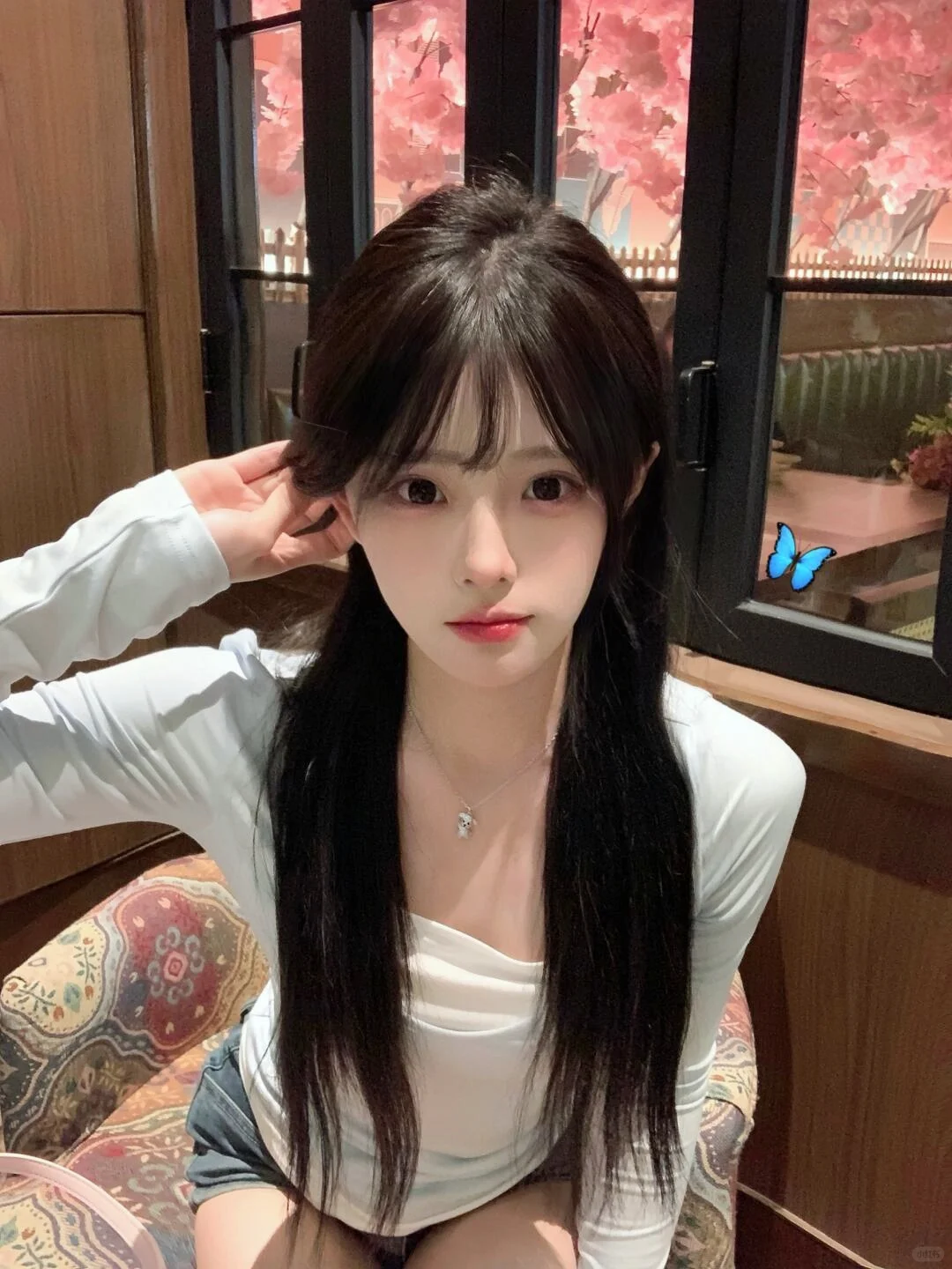 #我的自拍分享 #甜妹 #大波浪卷发 #氛围感