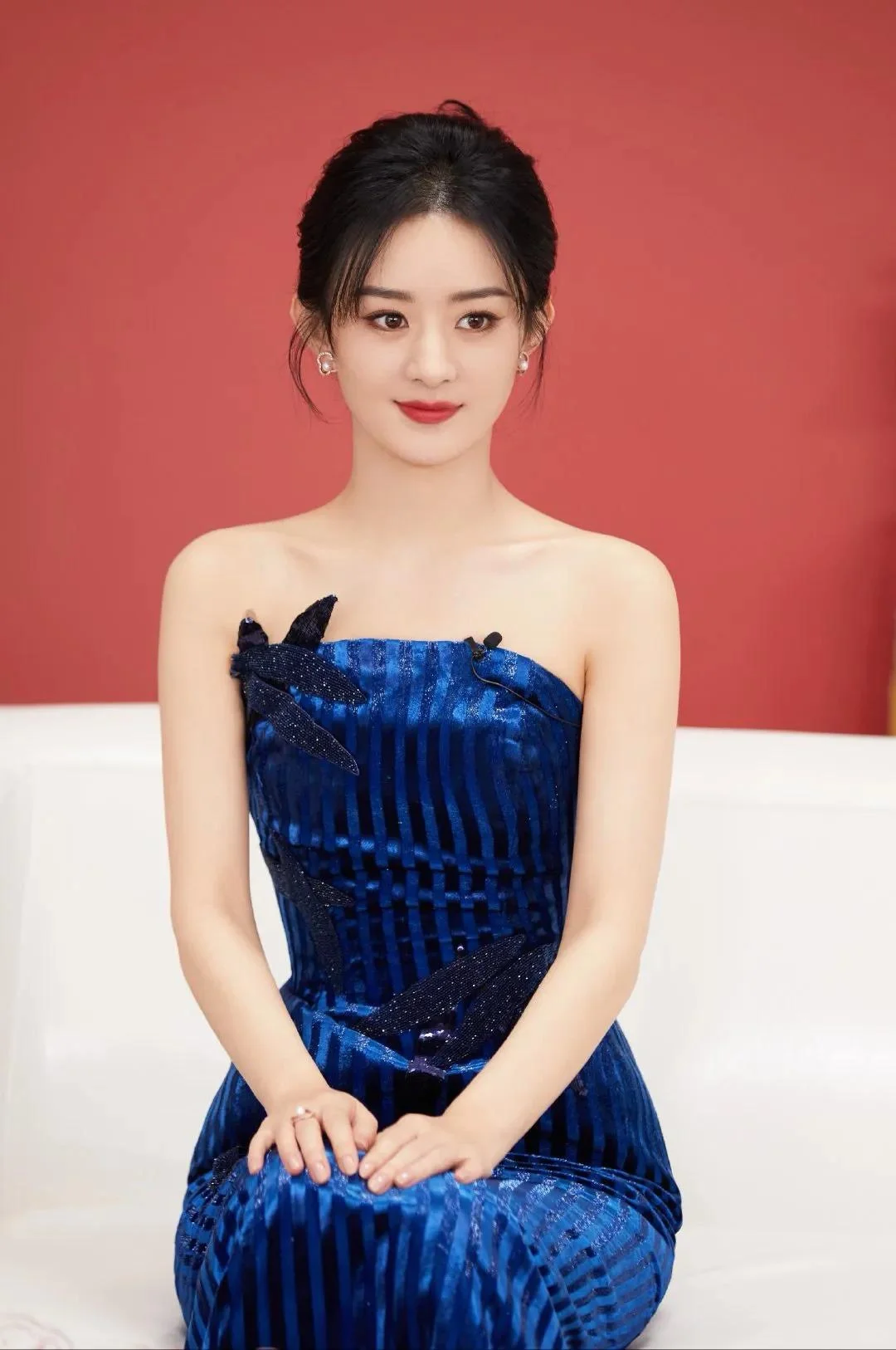 赵丽颖、这位天生丽质、身穿黑色礼服又上热搜