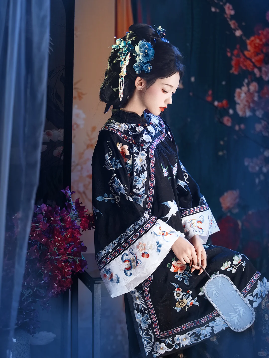 小众高级的清汉女写真|苦涩的黑色曼陀罗