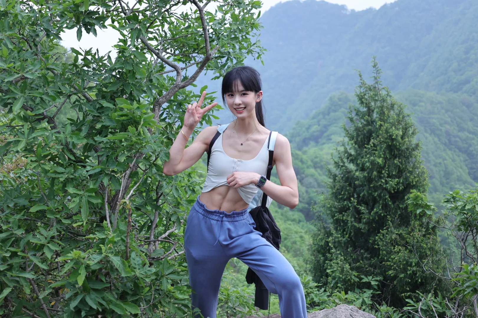 一些雌鹰们的装杯瞬间