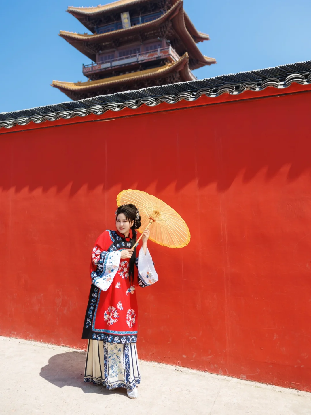 绝美的红色清汉女写真，氛围感直接拉满