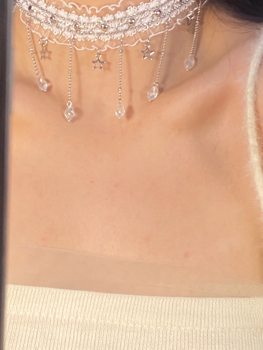 淘到了一条很特别的蕾丝choker