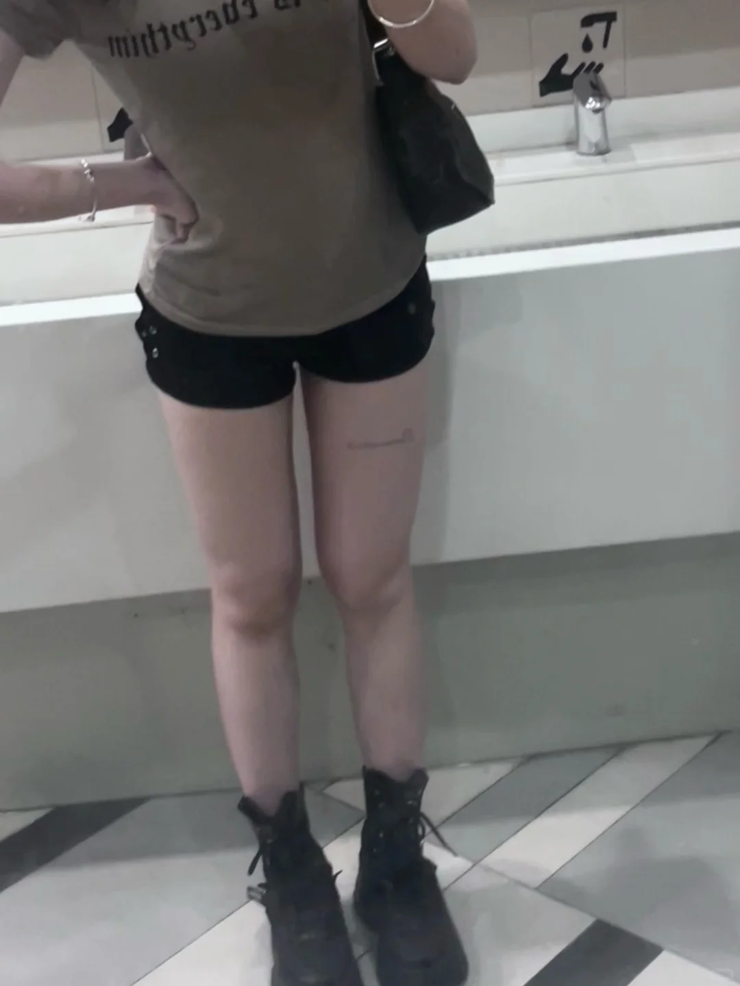 熄灯了 大家都不要再发言了