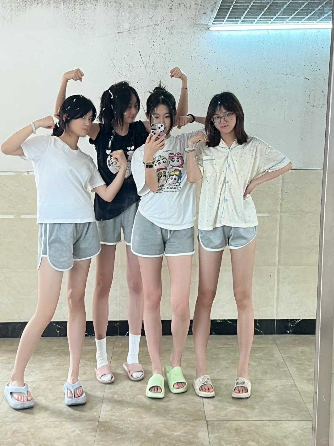 宿舍出门扫街了