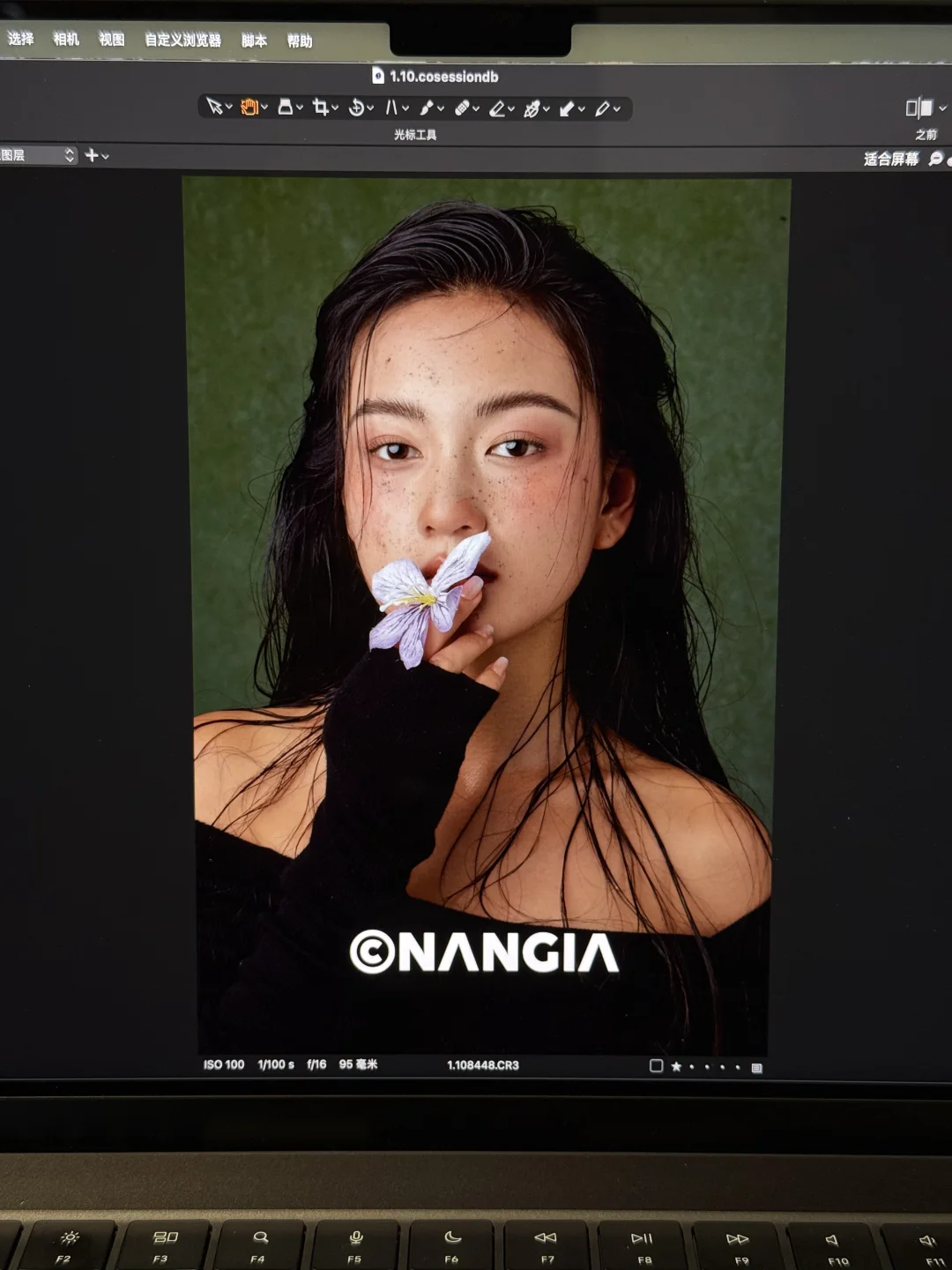 她好美，一种肆意生长的美